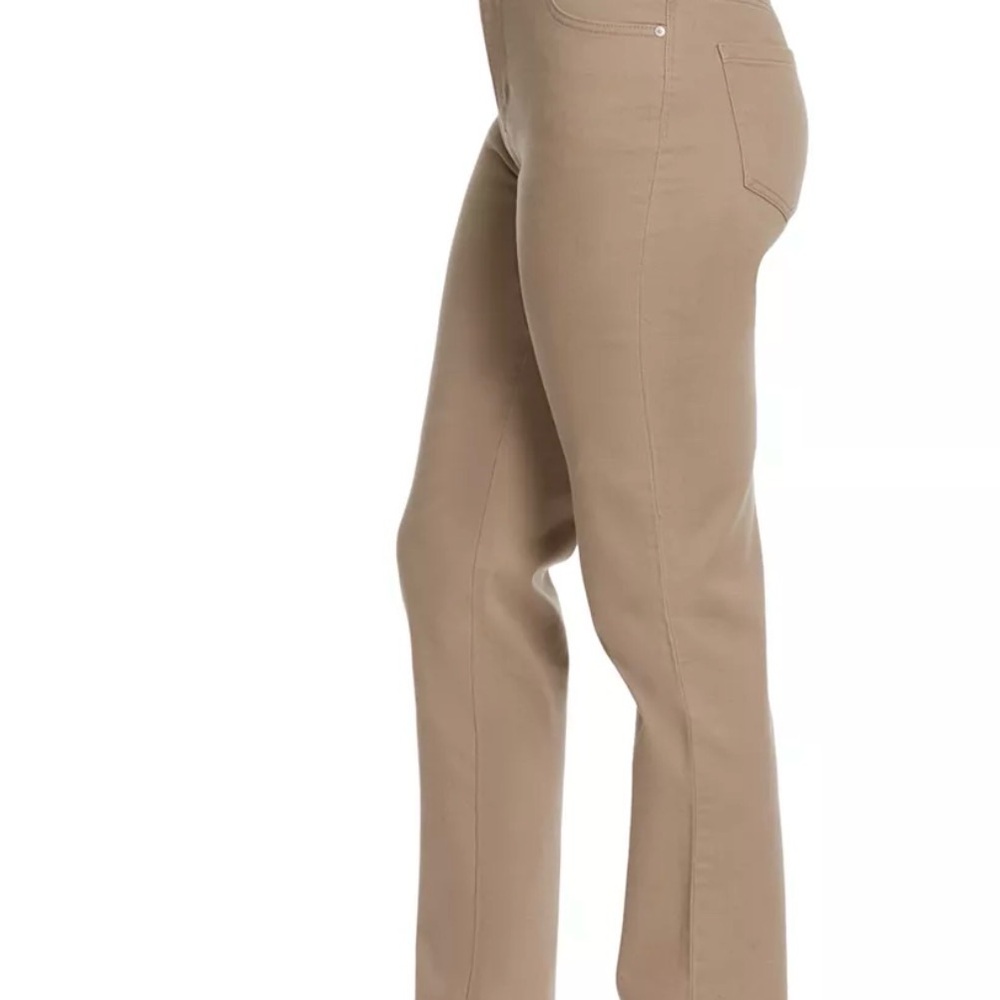 Gloria Vanderbilt “Amanda” Jeans Tan size 16